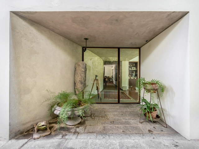 讲故事的‘灰空间’：Entrada y terraza en Miraflores / Ghezzi Novak - 更新项目