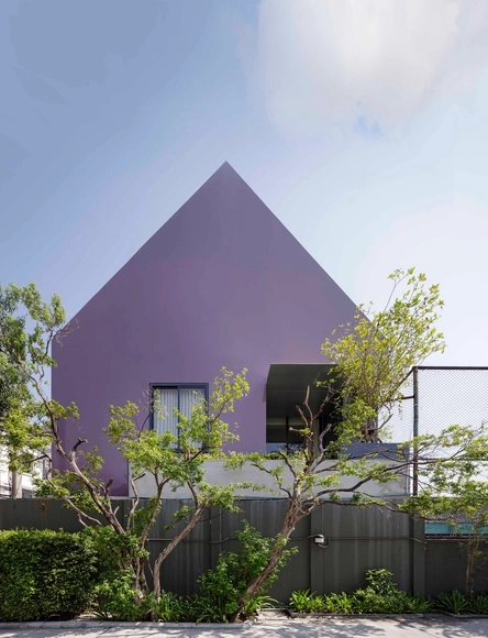 168 Sale Gallery / Ayutt and Associates Design - Retail , Garden, Facade, Fence