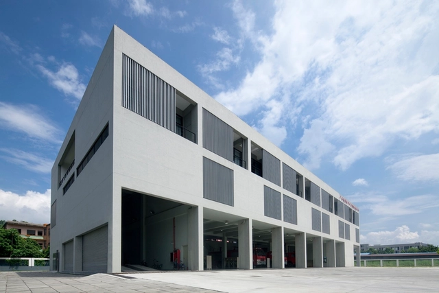 Fire Station of Guangzhou Holdings Nansha Industrial Park / Atelier Y - Fire Station, Facade