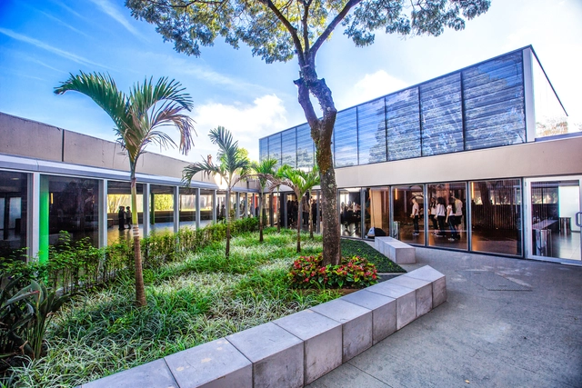 Teatro do Colégio Miguel de Cervantes / acr arquitetura - Escolas, Aido, Fachada