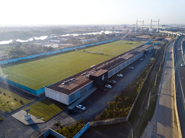 CT Luiz Carvalho  / Íntegra Studio Arquitetura + Plarq - Autódromo