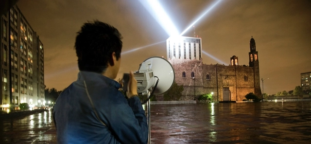 Este cortometraje explora las instalaciones en espacio público del artista mexicano Rafael Lozano-Hemmer - Imagen Principal