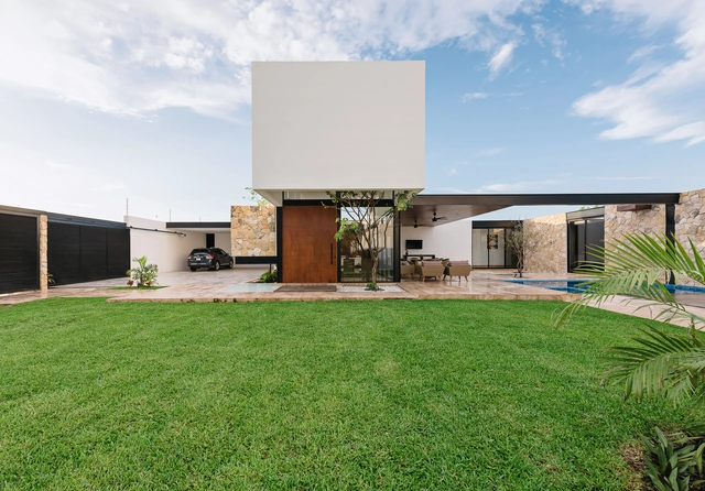 Casa Nano / Punto Arquitectónico + ARCICONSTRU - Casas, Jardín, Fachada, Sillas