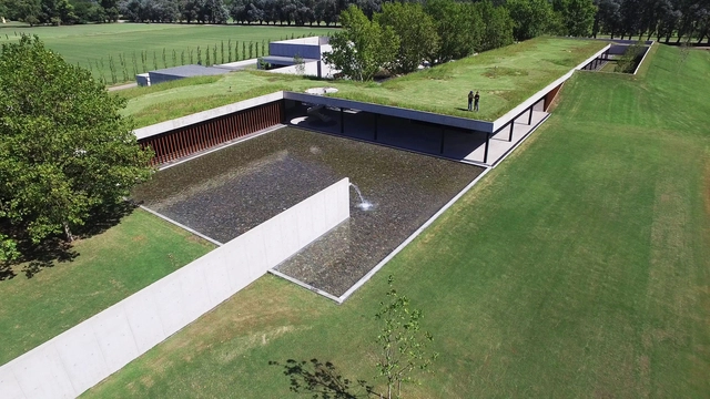 Caballerizas de Polo Figueras / Estudio Ramos - Establo, Jardín, Fachada