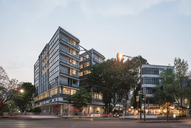 La Esmeralda / JSa - Renovación, Fachada, Urbano