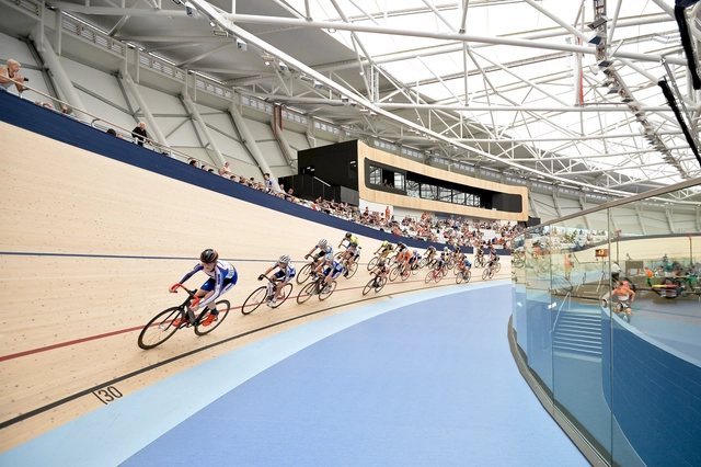Velódromo Anna Meares  / Cox Architecture - Estadios