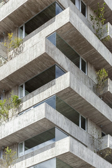 圆形核心筒直通顶层，打造最理想的青年公寓  / Estudio Pablo Gagliardo - 居住建筑