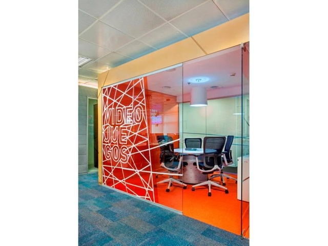 Mercado Libre Alem / Contract Workplaces - Edificios Institucionales, Puerta, Fachada, Sillas, Mesas, Bancas