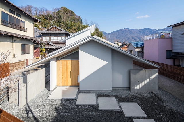 远山绵绵，小屋悠悠 House in Ohue / Daisaku Hanamoto Architect & Associates - 独立住宅
