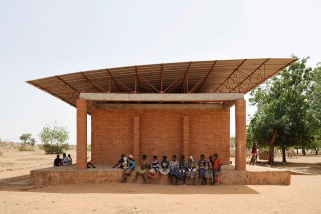 Diébedo Francis Kéré é contemplado com o Prince Claus Laureate Award 2017 - Imagem de Destaque