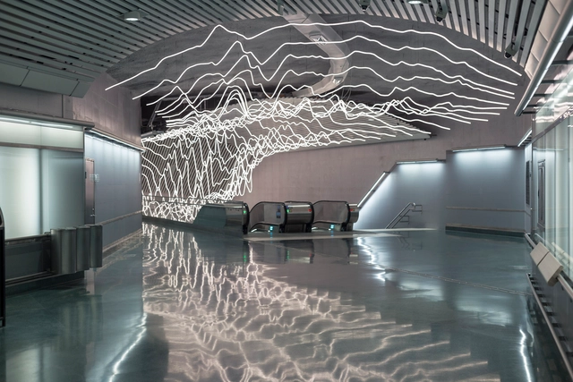 Una instalación de iluminación LED suspendida en el espacio público de Estocolmo - Imagen Principal