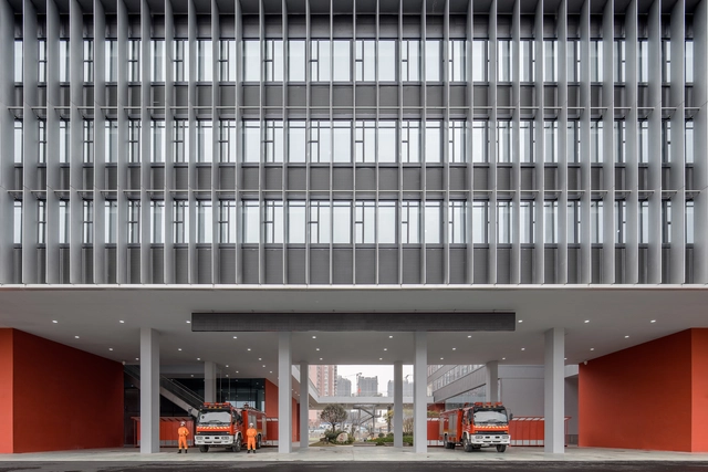 天府新区公安消防站 / 中国建筑西南设计研究院 - 消防站
