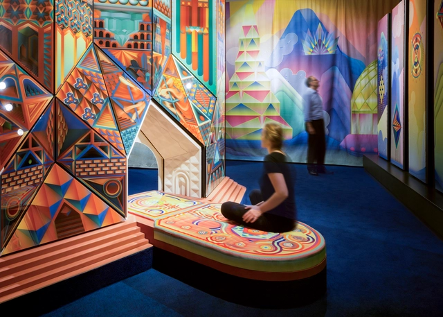 Space Popular cria instalação que amplia as possibilidades do uso do vidro - Imagem de Destaque