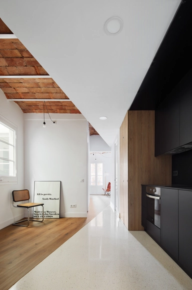 Rehabilitación de un Piso en Barcelona / Allaround Lab - Apartamentos