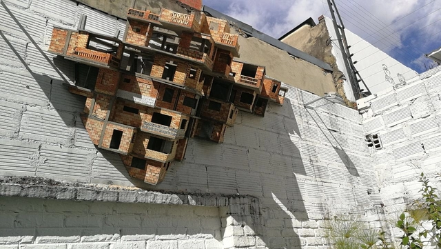 Mauricio Salcedo: el arte tras la arquitectura informal  - Imagen Principal