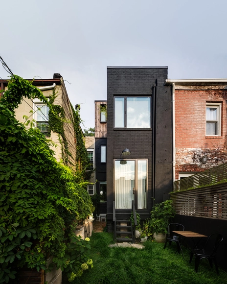 Pequeña Casa. Gran Ciudad / Office of Architecture - Remodelaciones
