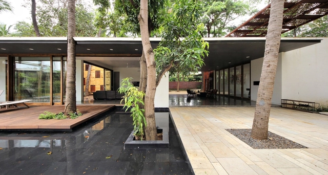 The Portal House / Reasoning Instincts Architecture Studio - Houses, Courtyard, Facade