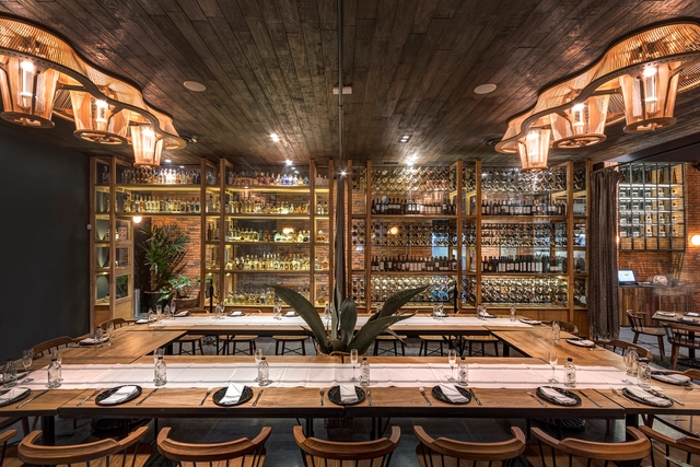 Restaurante La Tequila León / León Orraca Arquitectos - Bar, Fijación Vigas, Mesas