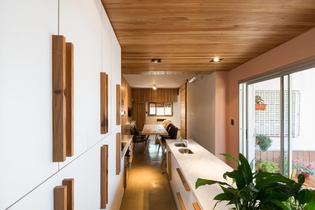 Remodelacion casa Marcos Sastre / Christian Schlatter - Casas, Puerta, Fachada, Fijación Vigas, Iluminación, Mesas, Sillas