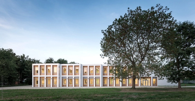 10 nuevas aulas - Marcinelle / LT2A + OPEN ARCHITECTES - Salas De Clases