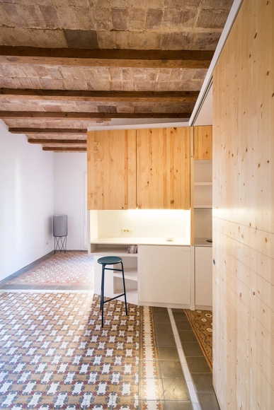 Dos de Maig Apartment / AMOO - Apartment Interiors