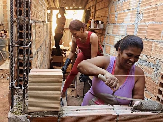 Arquitetura na periferia: ajude a capacitar mulheres em serviços de construção - Imagem de Destaque