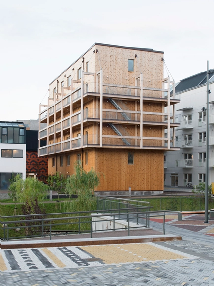 'The Wooden Box House' / Spridd - Vivienda Colectiva