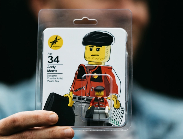 ¿Tu CV en una hoja? El artista Andy Morris se presenta en su propia versión LEGO - Imagen Principal