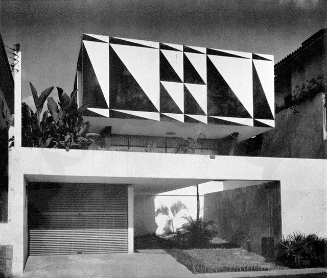 Clássicos da Arquitetura: Casa dos Triângulos / João Batista Vilanova Artigas - Casas, Fachada