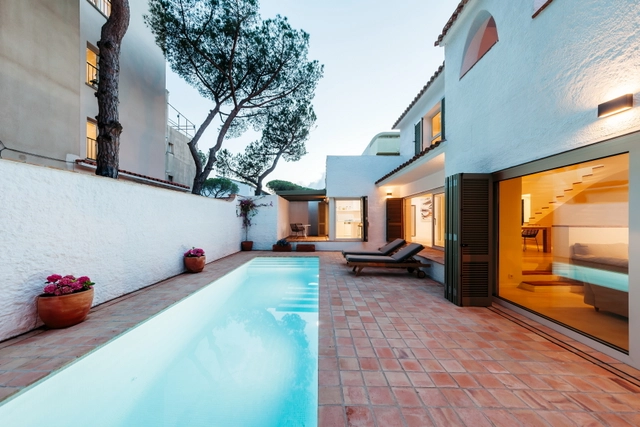 Casa Veraniega en Platja d'Aro / Pepe Gascón Arquitectura - Casas