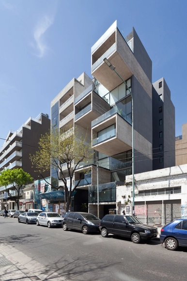 “夹缝”公寓 Building Dorrego 1711 / Dieguez Fridman - 公寓