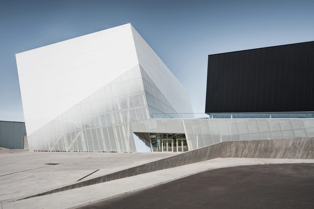 Complejo deportivo Saint-Laurent / Saucier + Perrotte architectes + HCMA - Ampliación