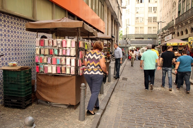 Por um futuro caminhável: para mudar a forma como vivemos nas cidades é preciso colocar os pés na rua - Imagem de Destaque