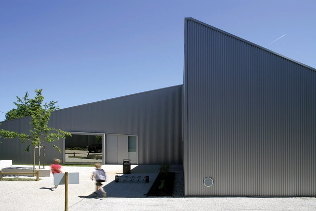 Centro cultural y deportivo Poix-Terron / philippe gibert architecte - Centro Comunitario