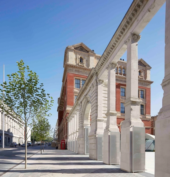 Are Part-Pedestrianized Zones In Dense Urban Environments Dangerous? - Featured Image
