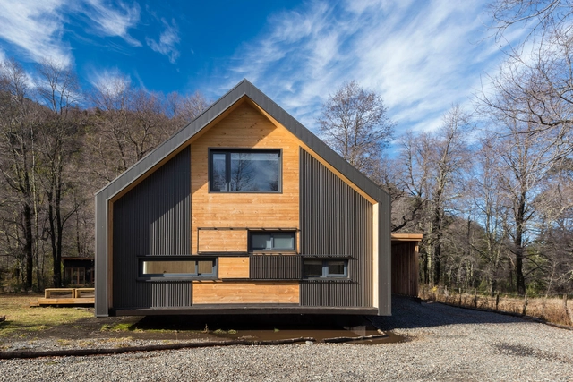 Casa Malalcahuello  / Marianne Balze Ressler - Casas, Puerta, Fachada, Bosque