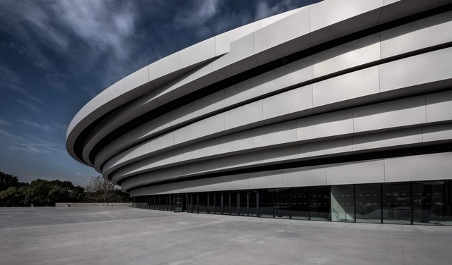 Arena Aix  / Christophe Gulizzi Architecte + Auer Weber - Estadios