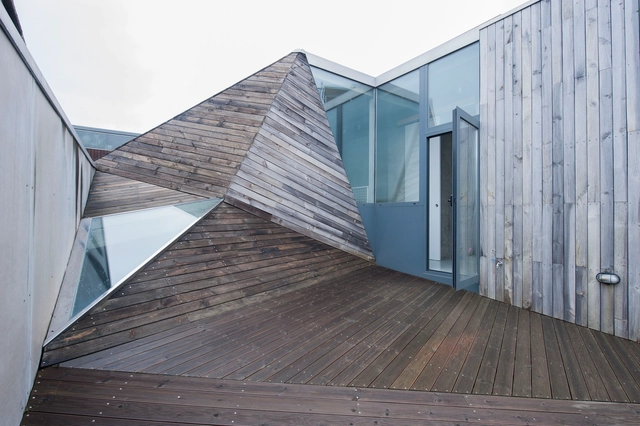 House in Oleiros / Emilio Rodríguez Blanco - Houses, Facade, Door, Handrail