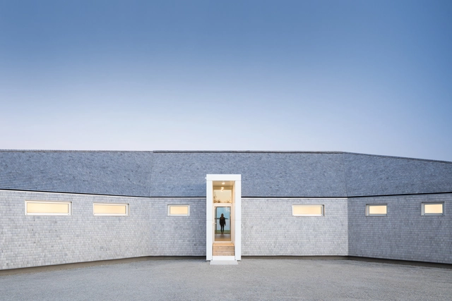 沼泽地的半圆形度假屋：Sluice Point  / Omar Gandhi Architect - 别墅室内