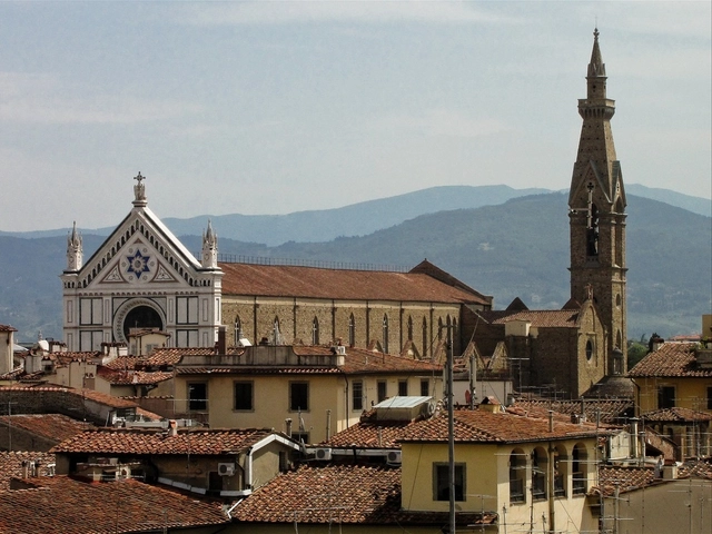 Caída de mampostería en la deteriorada basílica de Santa Croce mató a turista español - Imagen Principal