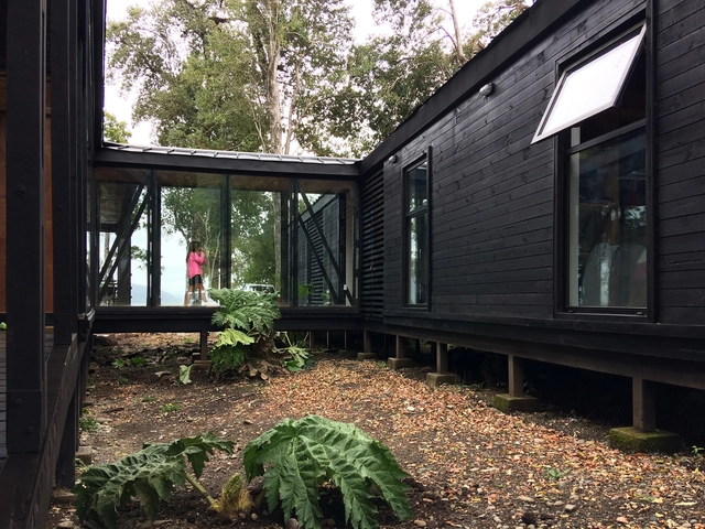 Casa Corredores / SAA  arquitectura + territorio - Casas, Jardín, Puerta, Fachada, Bosque