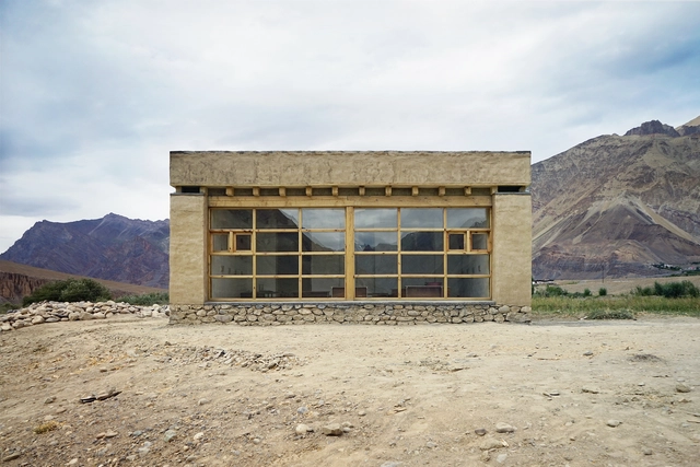 印度喜马拉雅山下的“乡土”校园 / Csoma's Room Foundation - 中小学校