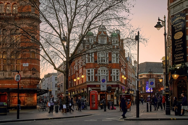 Lições de Londres: os riscos e benefícios do crescimento urbano compacto - Imagem de Destaque