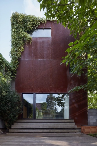 Casa oxidada / OK PLAN ARCHITECTS - Casas
