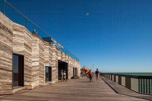 Hastings Pier é considerado o melhor projeto de 2017 no Reino Unido, segundo o RIBA Stirling Prize - Imagem de Destaque