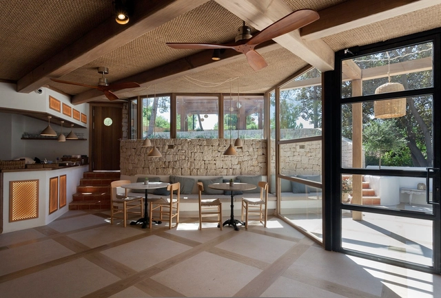 Restaurante Saona Santabárbara  / Antonio Altarriba Arquitectos - Restaurant, Fijación Vigas, Puerta, Fachada, Mesas, Sillas
