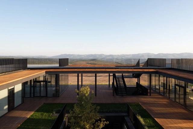 Bodega de vino Gai-Kodzor / Kleinewelt Architekten - Viña