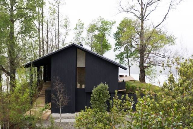 Casa CS Lago Calafquen / Claro + Westendarp arquitectos - Casas, Puerta, Fachada, Bosque