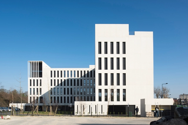 Sede principal IDF Habitat / Piuarch + Stefano Sbarbati Architecte - Edificio De Oficinas