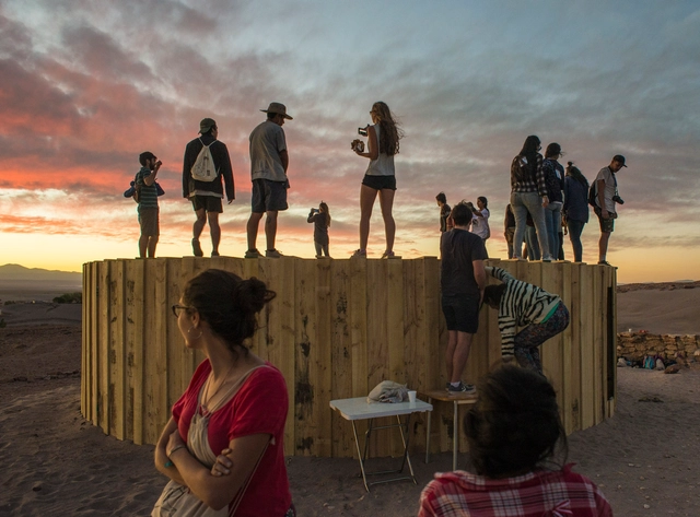MUYU, Cámara Circular: 70 marcos de madera construyen una experiencia única en el Desierto de Atacama - Imagen Principal